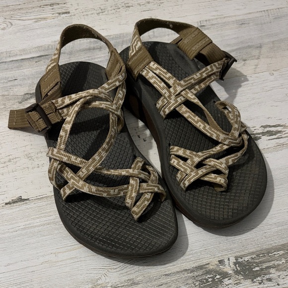 Chaco Shoes - Chaco Tan and Cream Sandals size 6